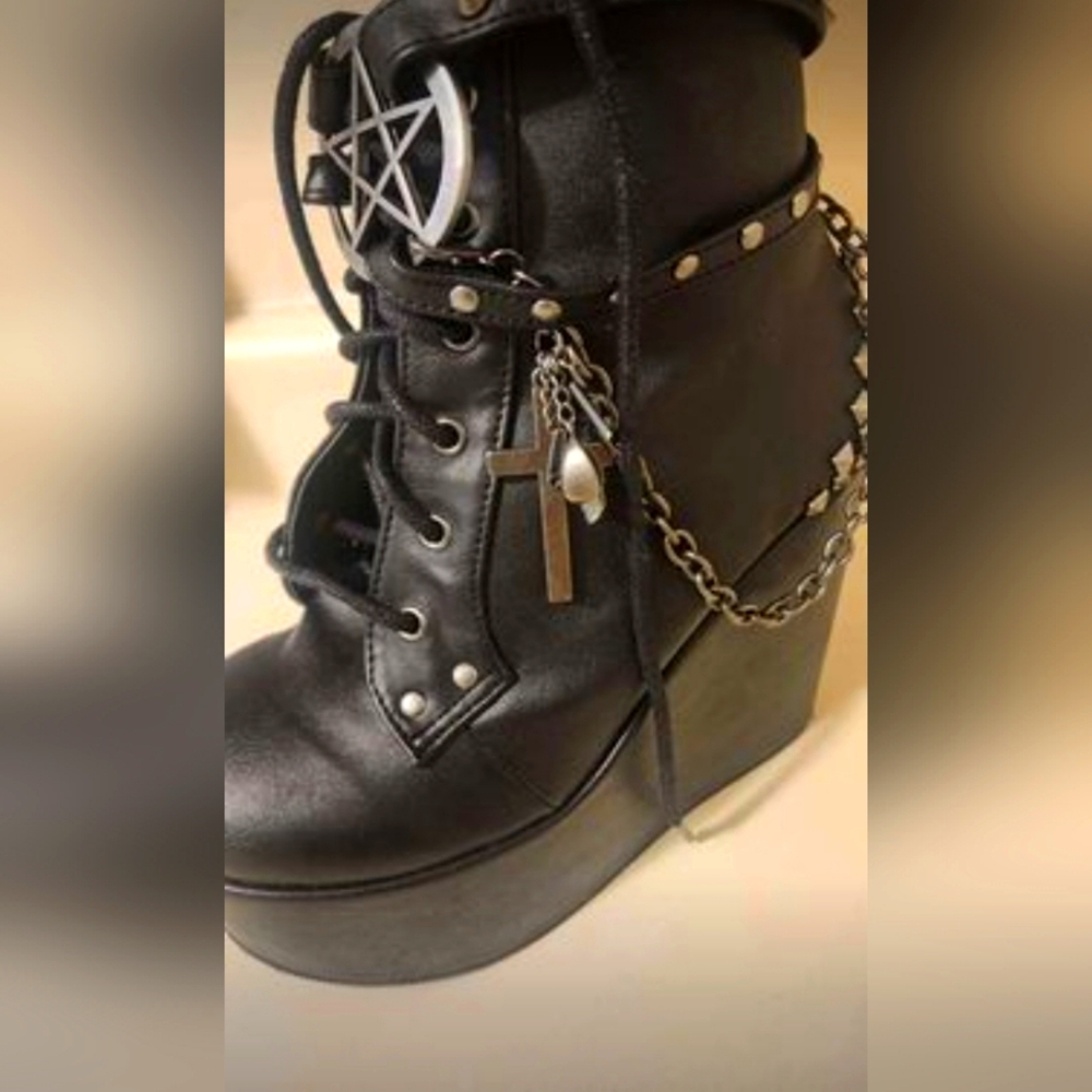 Demonia Poison 101 Boots